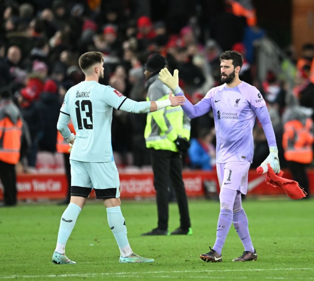 Karius, tu ești?! Gafă uriașă făcută de Alisson în Liverpool - Wolves _3