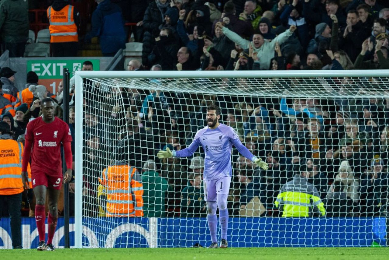 Karius, tu ești?! Gafă uriașă făcută de Alisson în Liverpool - Wolves _6