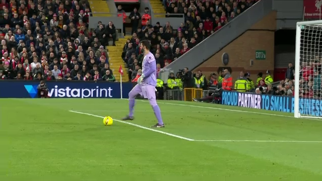Karius, tu ești?! Gafă uriașă făcută de Alisson în Liverpool - Wolves _16