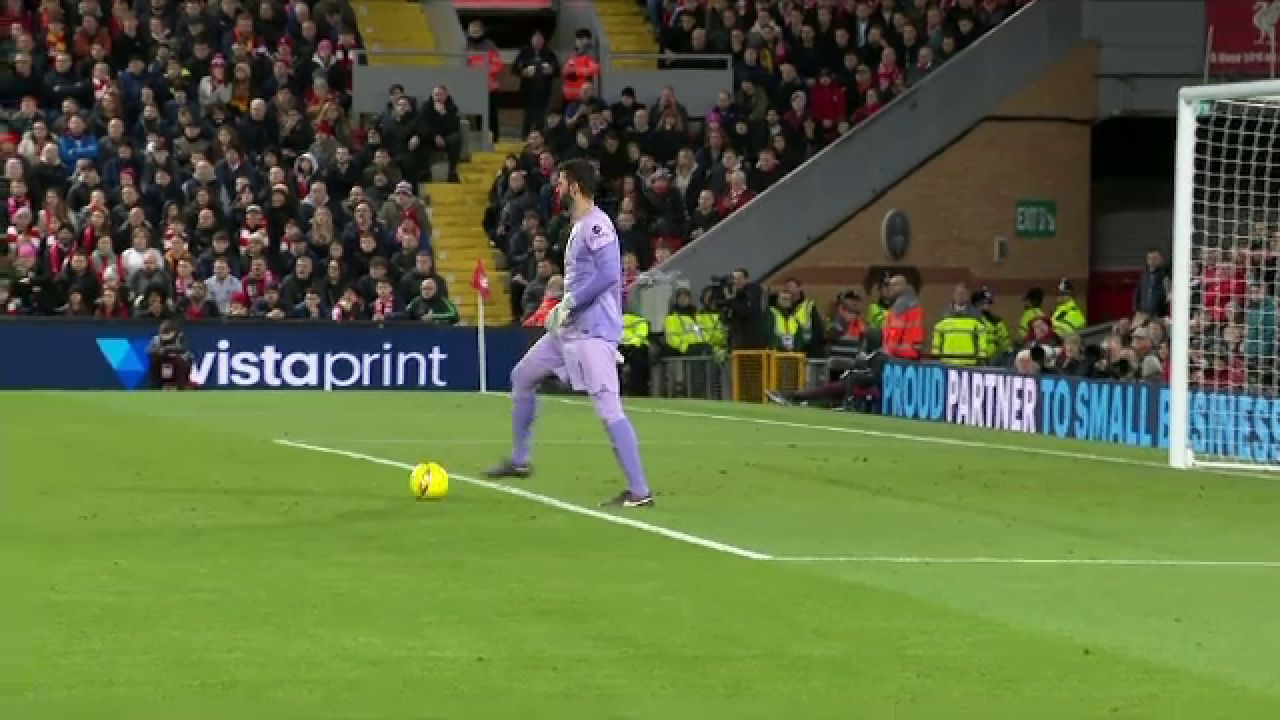 Karius, tu ești?! Gafă uriașă făcută de Alisson în Liverpool - Wolves _16