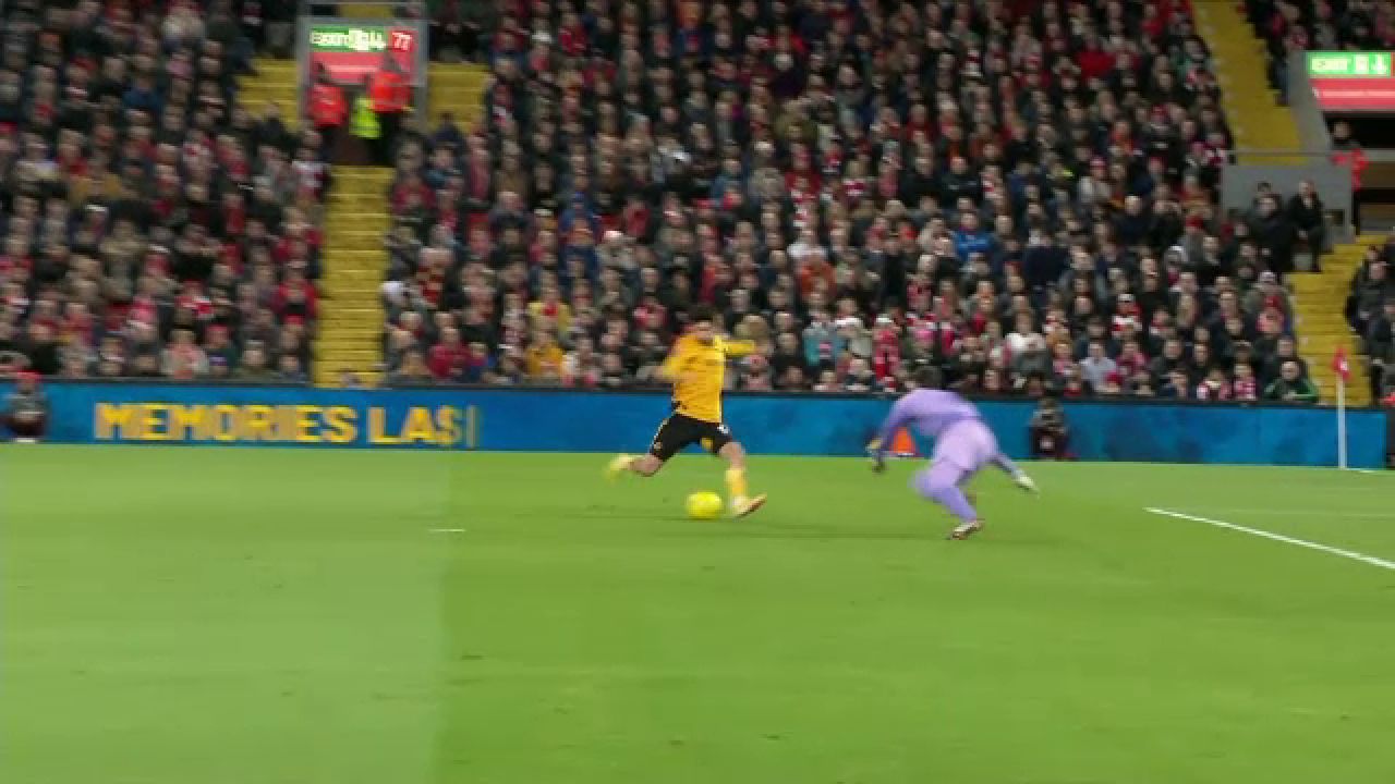 Karius, tu ești?! Gafă uriașă făcută de Alisson în Liverpool - Wolves _17