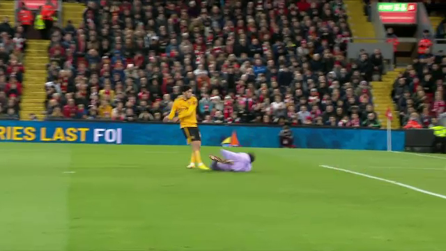 Karius, tu ești?! Gafă uriașă făcută de Alisson în Liverpool - Wolves _18