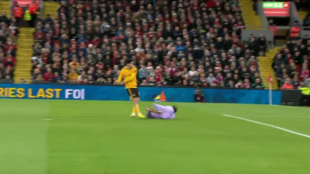 Karius, tu ești?! Gafă uriașă făcută de Alisson în Liverpool - Wolves _18