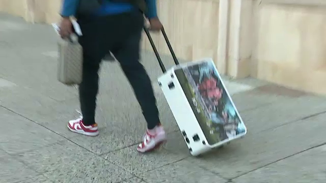Opulență! Billel Omrani și accesoriul de aproape 5.000 de lei cu care s-a remarcat la plecarea din țară _16