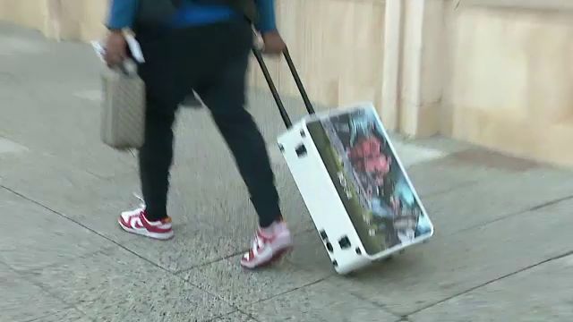 Opulență! Billel Omrani și accesoriul de aproape 5.000 de lei cu care s-a remarcat la plecarea din țară _16
