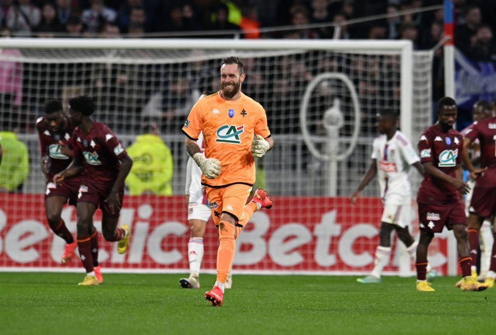 Portarul lui Boloni a făcut henț în careul advers + autogol decisiv în Lyon - Metz, meci din Cupa Franței!_5