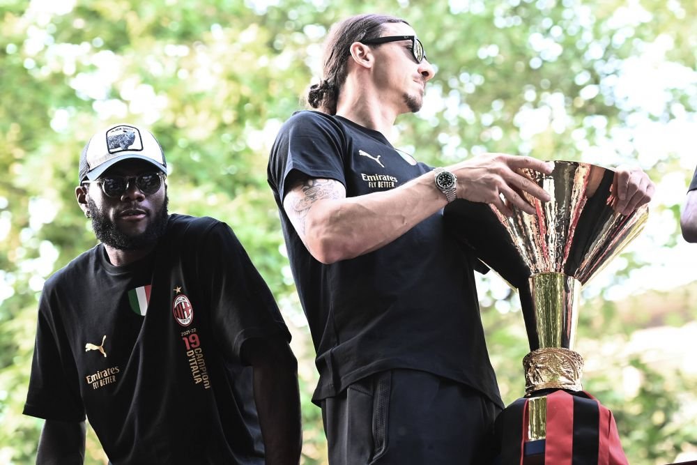 Când ar putea reveni Zlatan Ibrahimovic pe teren. Suedezul a fost prezent în tribune la AC Milan - AS Roma 2-2_3