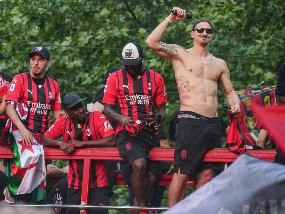 Când ar putea reveni Zlatan Ibrahimovic pe teren. Suedezul a fost prezent în tribune la AC Milan - AS Roma 2-2_7
