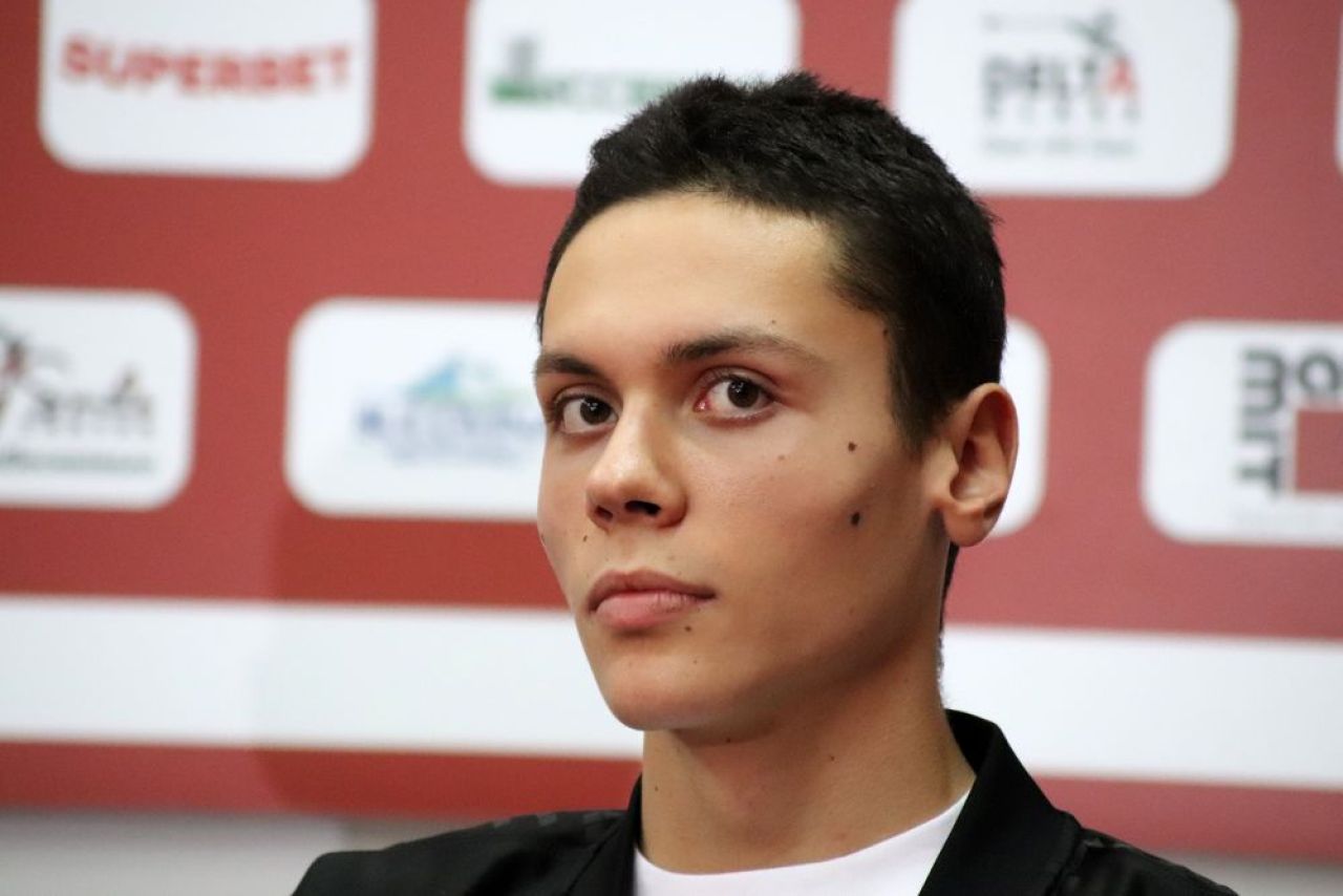 David Popovici merge la Tenerife și se pregătește pentru BAC. De ce spune că