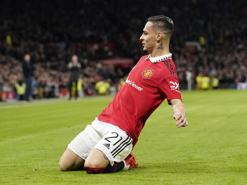 Starul adus de Manchester United în vară, surprins cu un bolid de aproape 400.000 euro la antrenament!_5