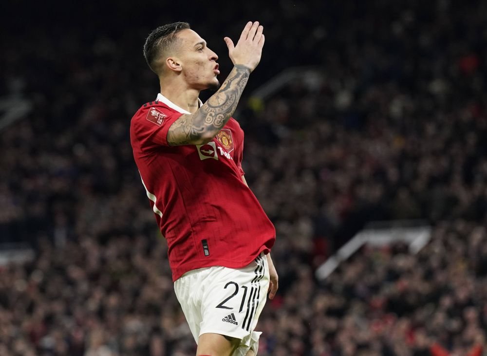 Starul adus de Manchester United în vară, surprins cu un bolid de aproape 400.000 euro la antrenament!_6