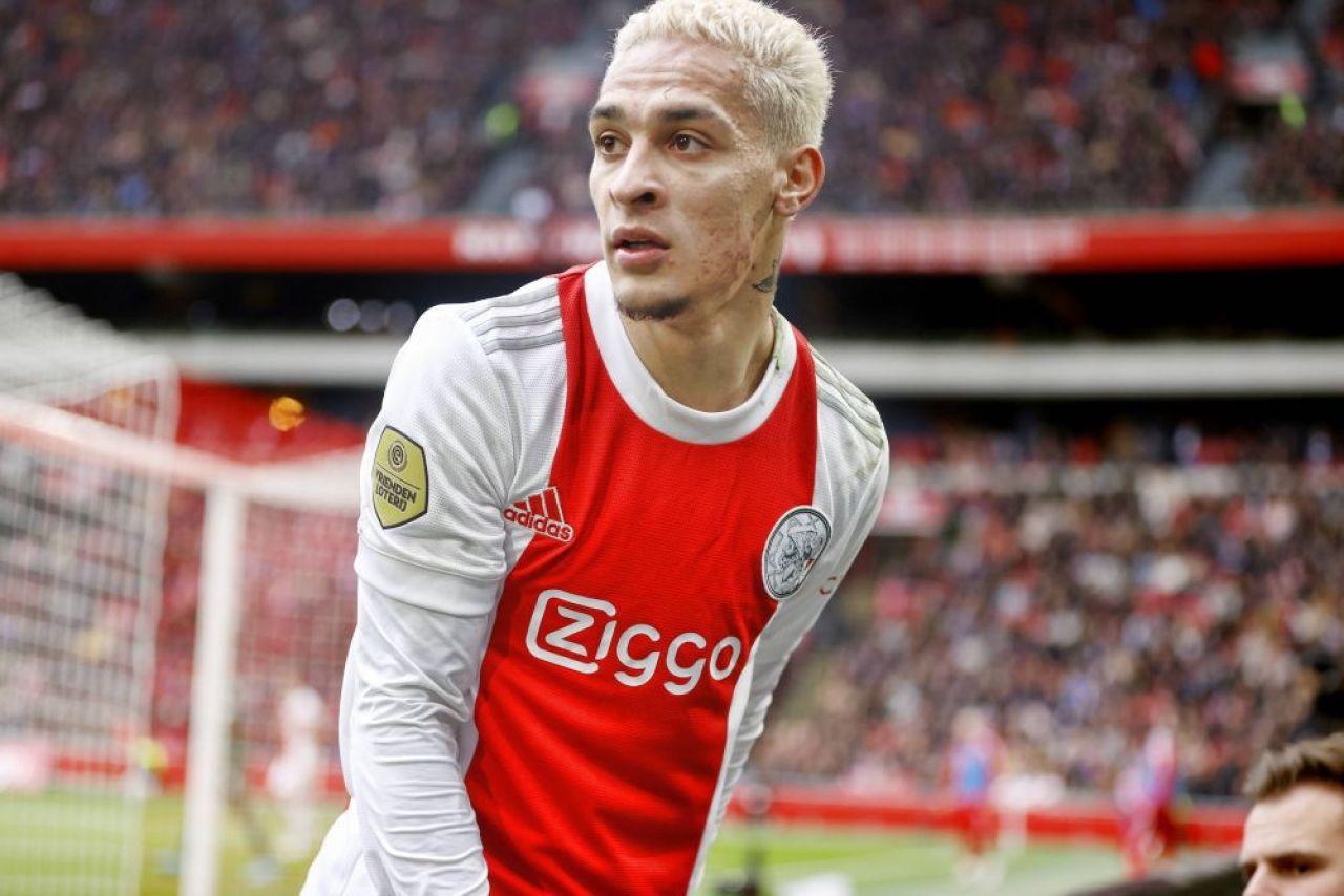 Starul adus de Manchester United în vară, surprins cu un bolid de aproape 400.000 euro la antrenament!_10