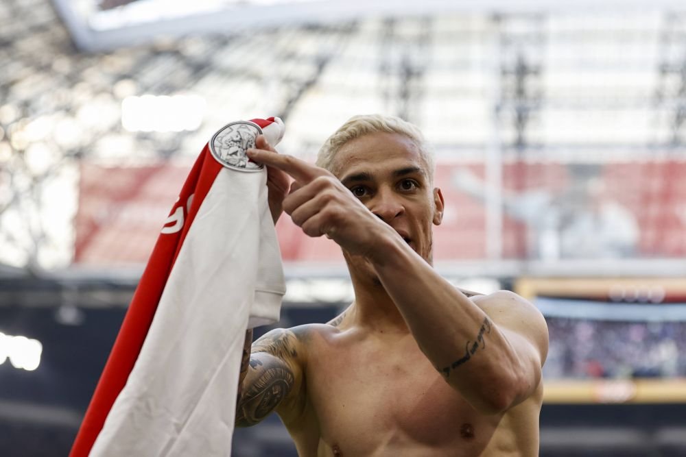 Starul adus de Manchester United în vară, surprins cu un bolid de aproape 400.000 euro la antrenament!_11