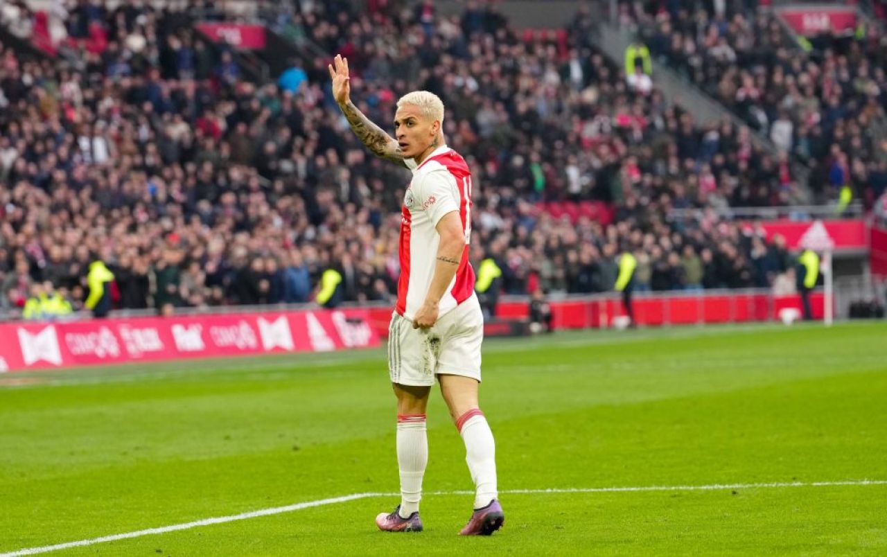 Starul adus de Manchester United în vară, surprins cu un bolid de aproape 400.000 euro la antrenament!_15