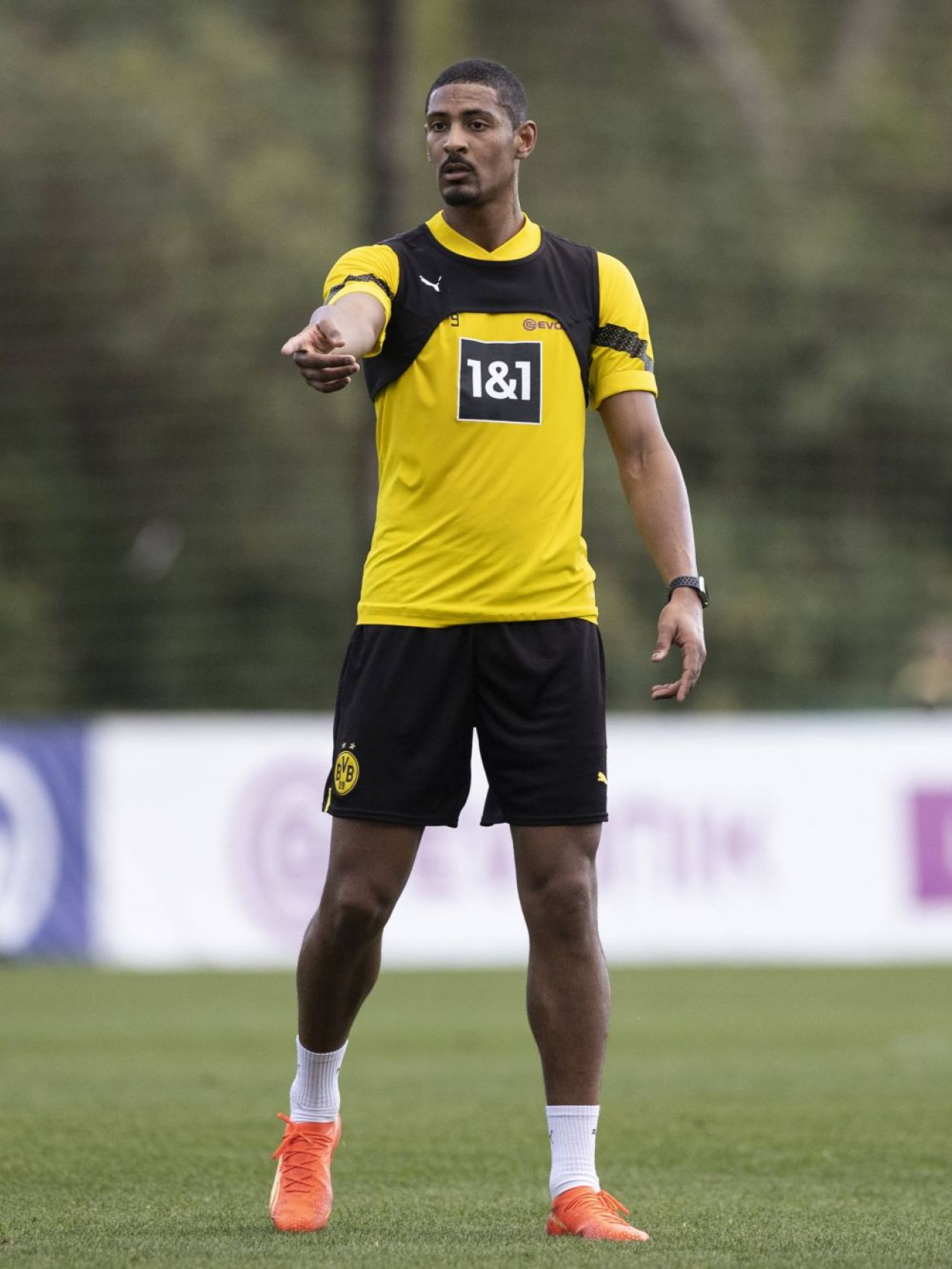 Sebastien Haller, fotbalistul care a fost diagnosticat în iunie cu cancer, a revenit pe teren! Ce a declarat jucătorul de la Borussia Dortmund_3