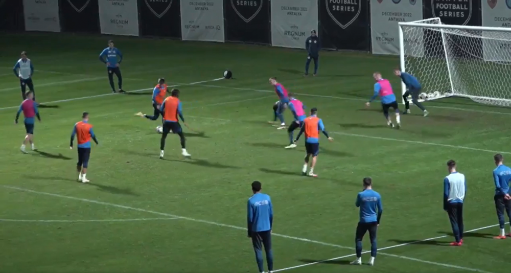 Tavi Popescu, rabona de excepție în cantonamentul FCSB-ului din Antalya. Fotbalistul a 'explodat' de bucurie_2