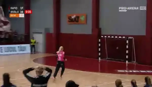 Diana Ciucă, gol din poartă &icirc;n poartă &icirc;n meciul Rapid - Dunărea Brăila