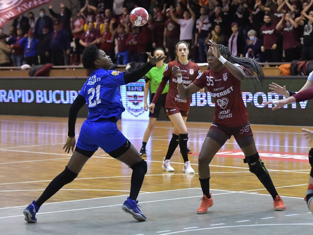 Azenaide Carlos a semnat cu Rapid. Anunțul campioanei _3