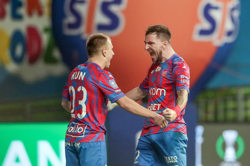 Imagini de colecție cu Deian Sorescu. Fotbaliștii cu care se poza la 13 ani _8