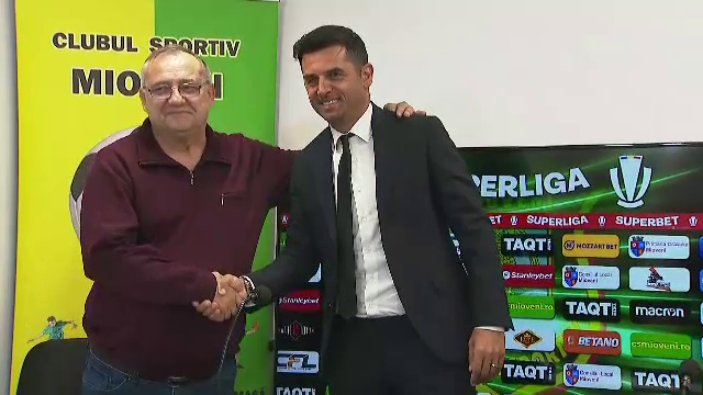 Nicolae Dică, prezentat la CS Mioveni: 