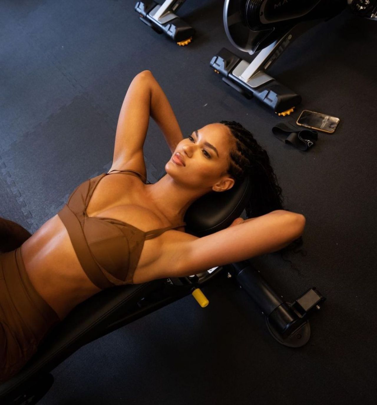 Lewis Hamilton a fost 'prins' cu iubita secretă! Se iubește cu bomba sexy care i-a luat mințile lui Kanye West _12