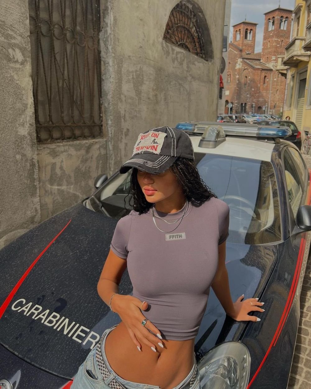 Lewis Hamilton a fost 'prins' cu iubita secretă! Se iubește cu bomba sexy care i-a luat mințile lui Kanye West _13