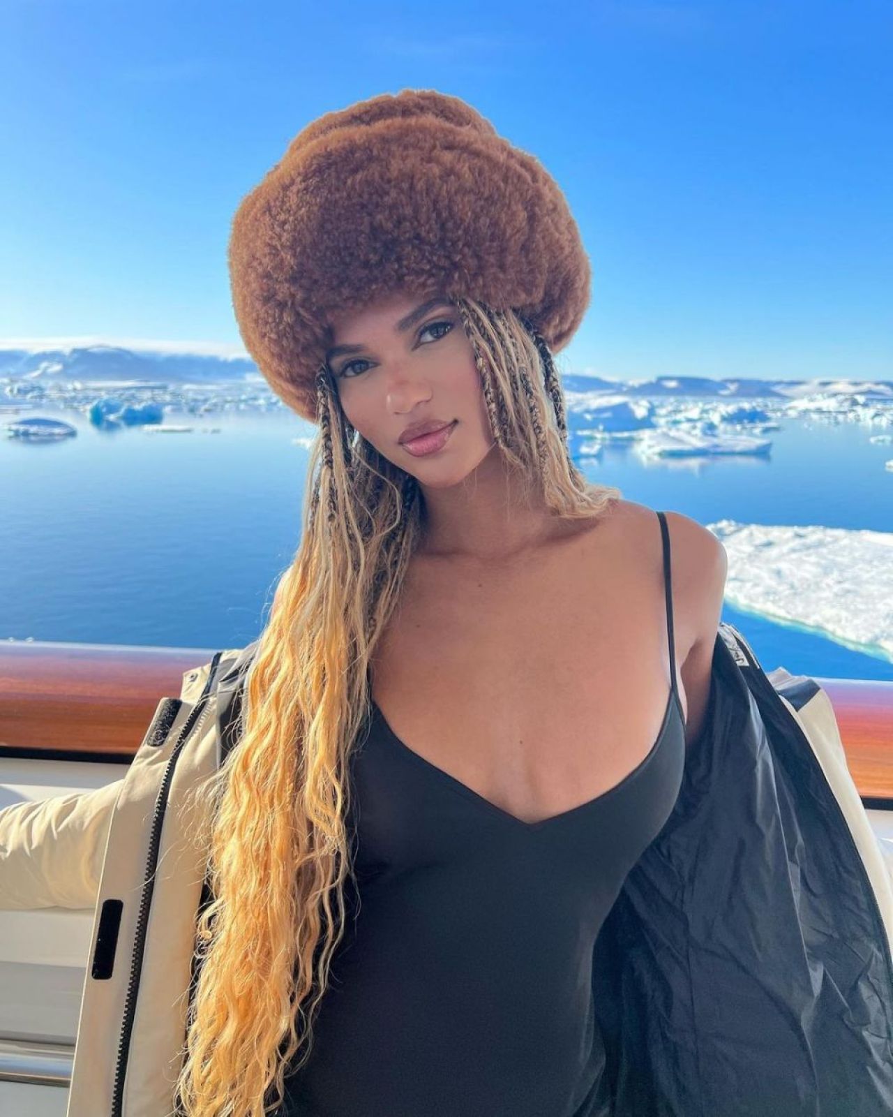 Lewis Hamilton a fost 'prins' cu iubita secretă! Se iubește cu bomba sexy care i-a luat mințile lui Kanye West _41