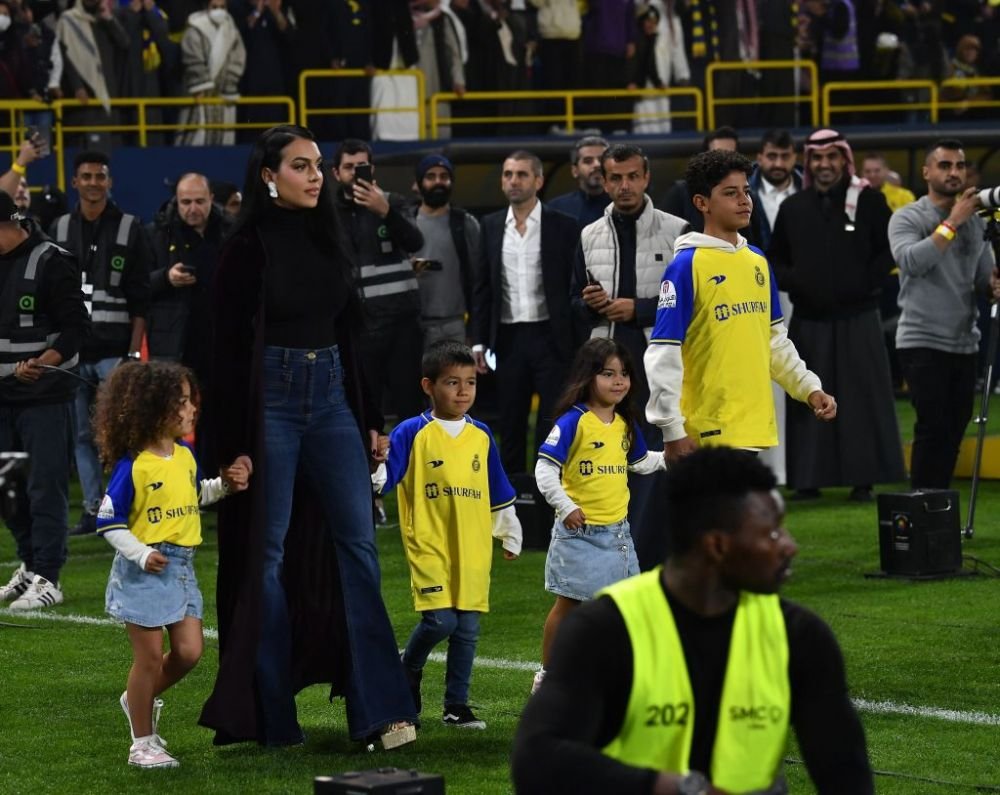 Georgina Rodriguez, apariție de milioane, la propriu, la prezentarea lui Cristiano Ronaldo. Cât a costat outfit-ul este incredibil_26