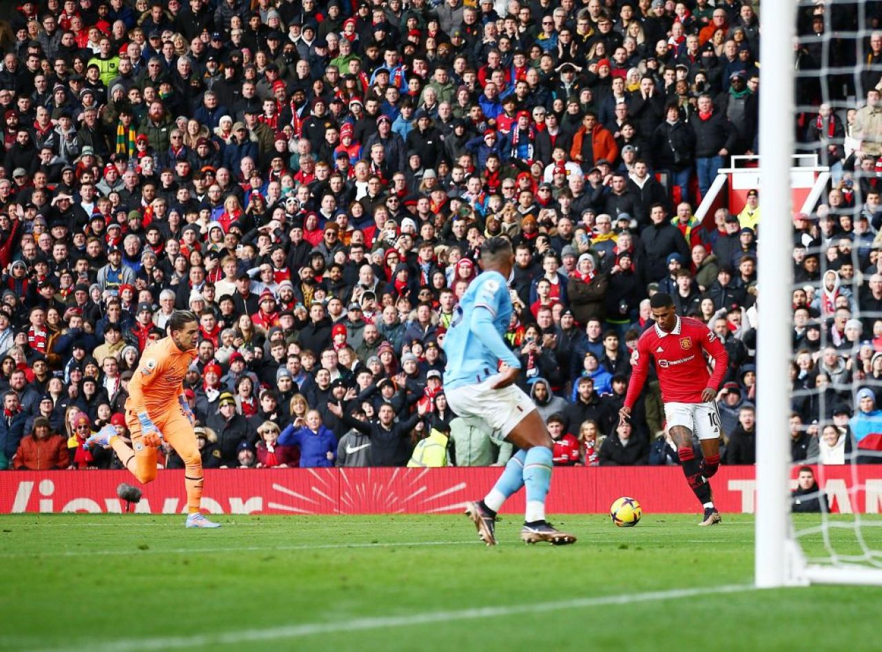 Derby pe măsură! Manchester United a învins-o pe City în doar patru minute_10