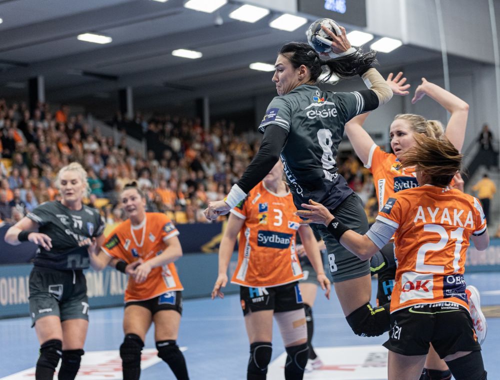 CSM București - Odense 40-31 (21-11), în Liga Campionilor la handbal feminin.