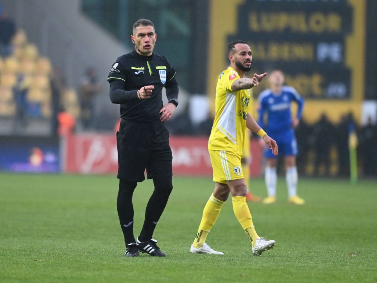 Eugen Neagoe a pus ochii pe un fotbalist din Superliga! Oltenii, dispuși să-l dea pe Ionuț Vînă la schimb_3