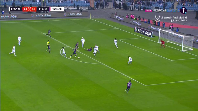 Cât pe-aci să despice bara în două! Lewandowski a zguduit stâlpul porții cu șutul ăsta_2
