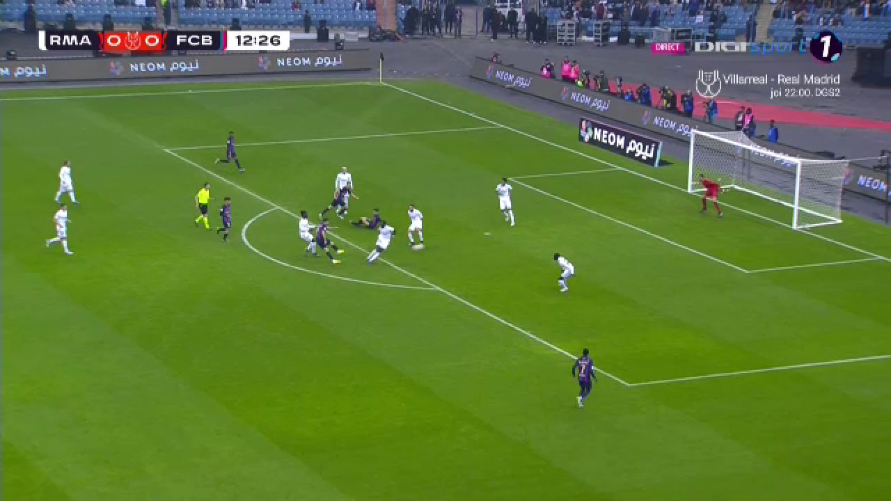 Cât pe-aci să despice bara în două! Lewandowski a zguduit stâlpul porții cu șutul ăsta_3