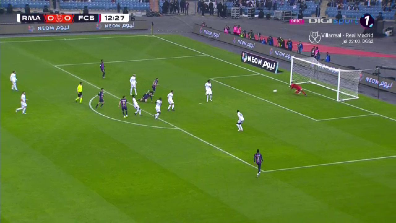 Cât pe-aci să despice bara în două! Lewandowski a zguduit stâlpul porții cu șutul ăsta_5