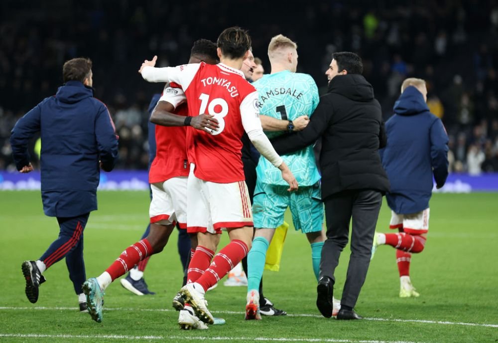 Reacția lui Ramsdale după ce un fan l-a lovit la finalul meciului Tottenham - Arsenal_8