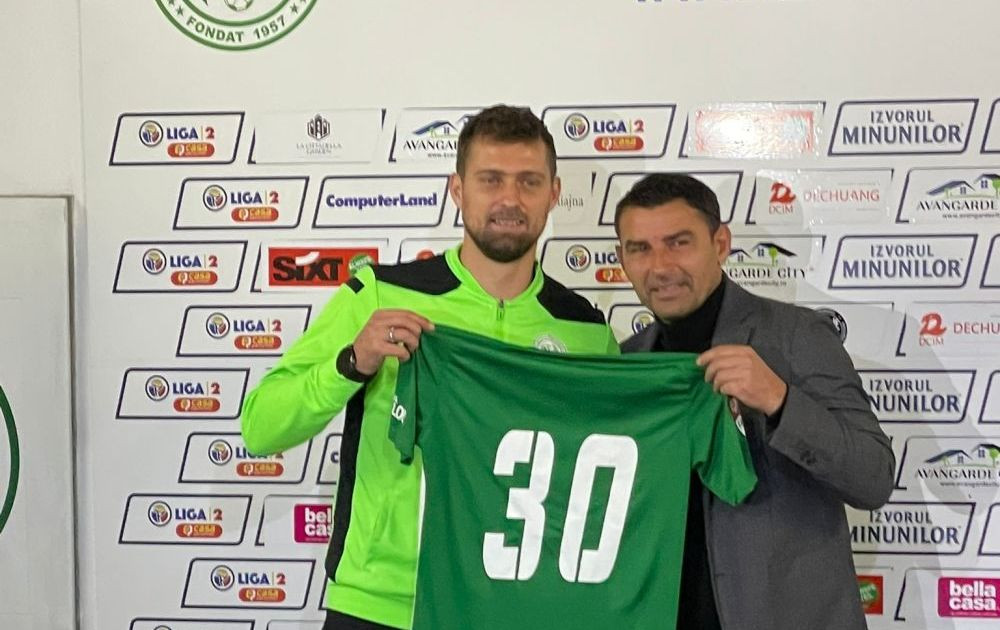 E luni, e Trică - Show! Mi-am luat și ochelarii cu mine! Antrenorul Chiajnei, reprezentație de soi la prezentarea lui Gabi Tamaș