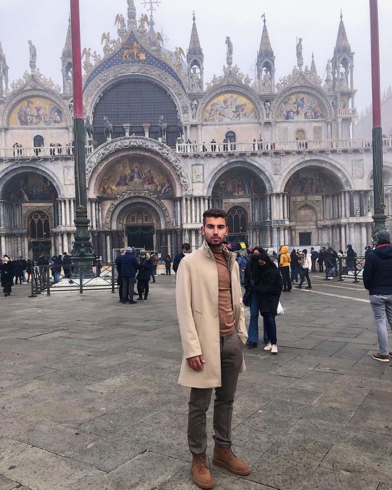 Povestea unui fotbalist neobișnuit. Vorbește două limbi străine, a fost olimpic la matematică și e student la management la ASE_1