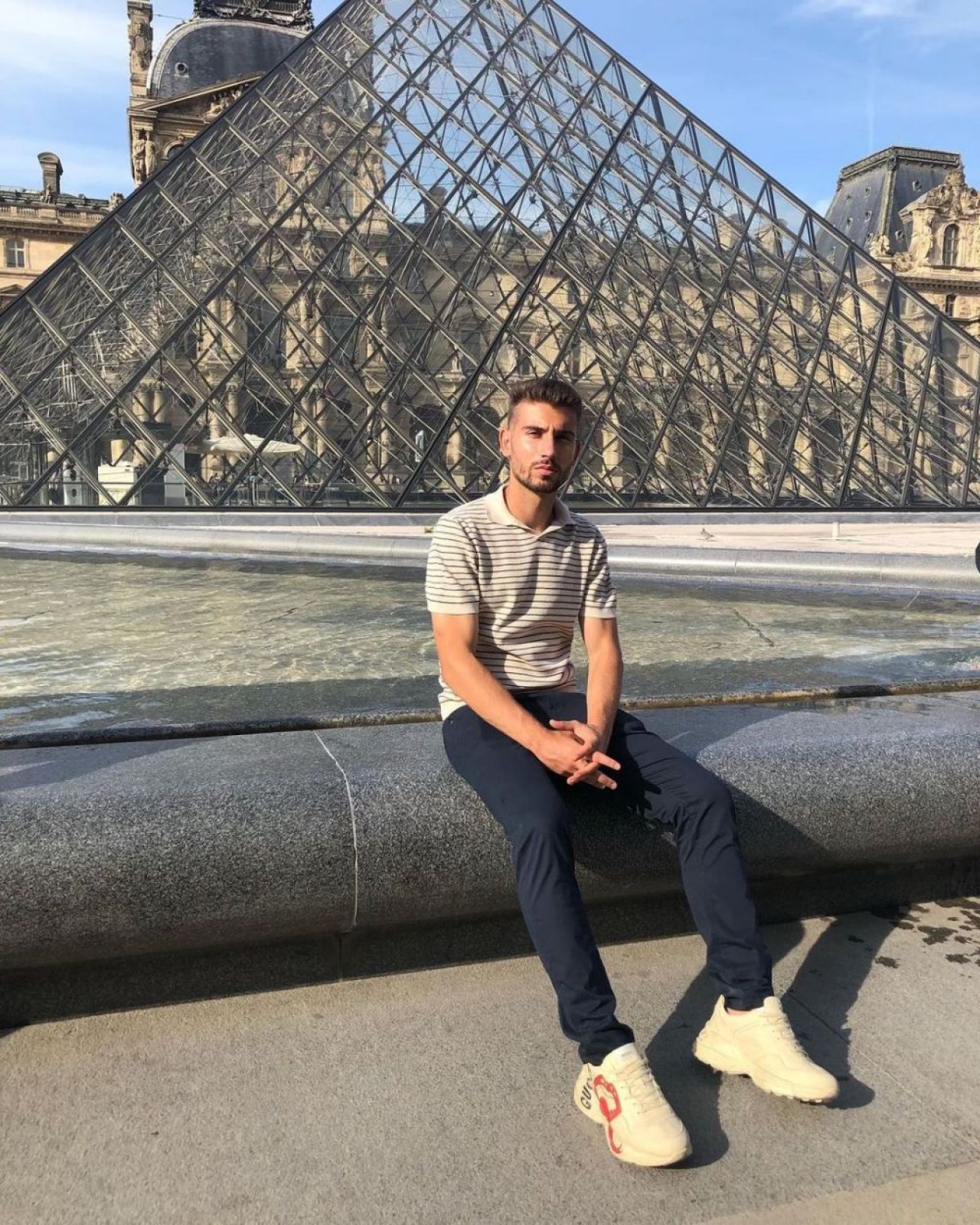 Povestea unui fotbalist neobișnuit. Vorbește două limbi străine, a fost olimpic la matematică și e student la management la ASE_2