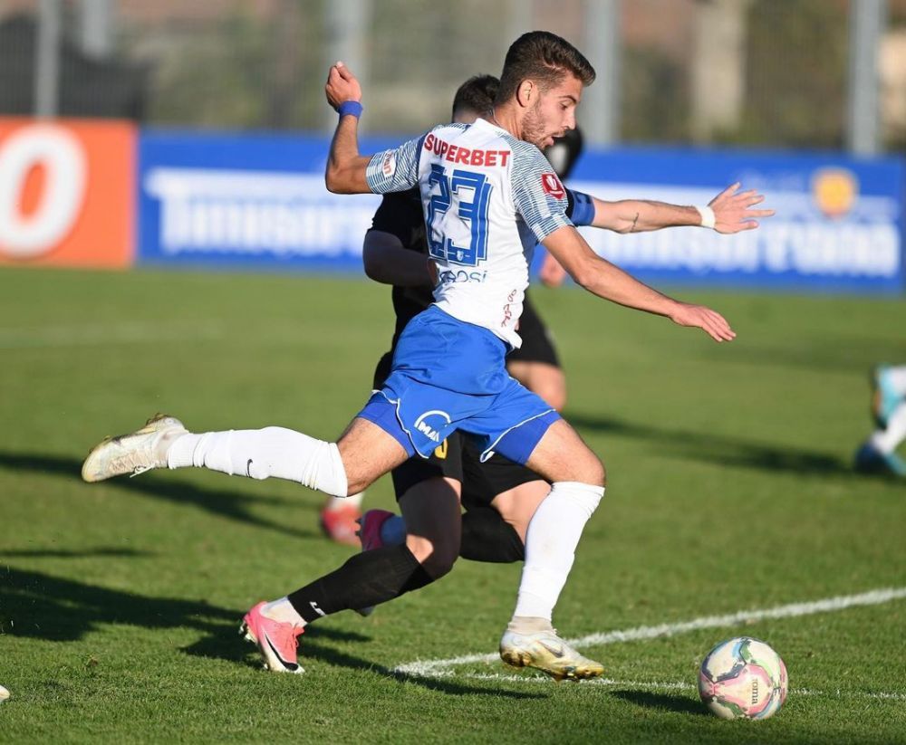 Povestea unui fotbalist neobișnuit. Vorbește două limbi străine, a fost olimpic la matematică și e student la management la ASE_4
