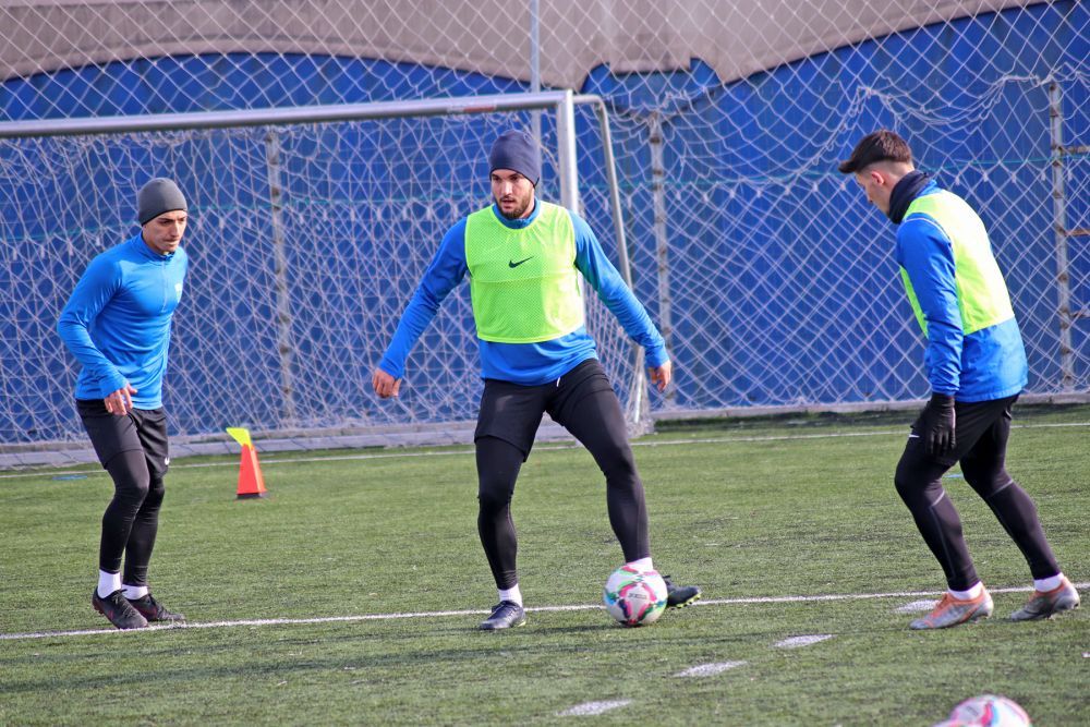 Progresul Spartac, lot cu o medie de vârstă sub 21 de ani și pregătire și amicale doar în București_32