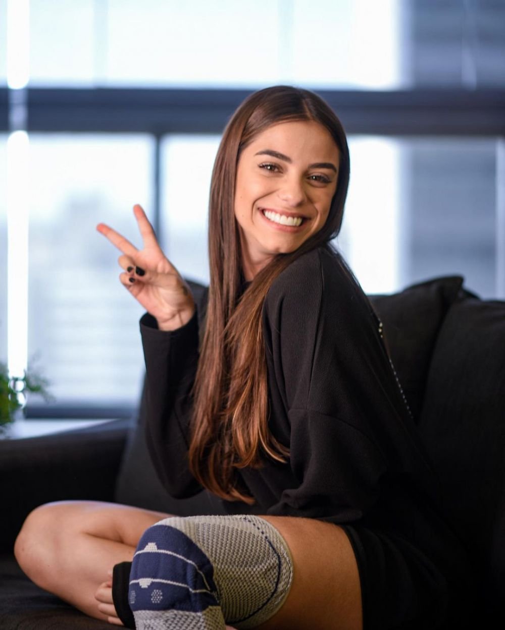 Dublu pericol! Voleibalista care câștigă o avere din OnlyFans are o soră geamănă, cu aceeași ocupație! Nimeni nu le distinge _37