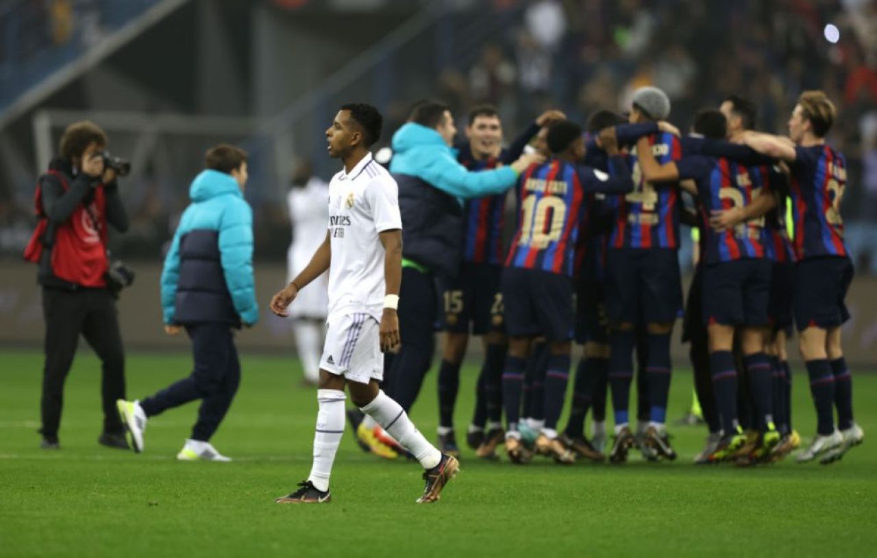 După ce a bătut-o pe Real Madrid în Supercupă, Barcelona îl transferă pe jucătorul dorit insistent de marea rivală_1