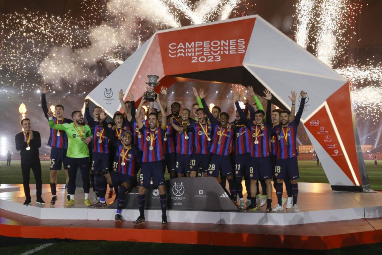După ce a bătut-o pe Real Madrid în Supercupă, Barcelona îl transferă pe jucătorul dorit insistent de marea rivală_4