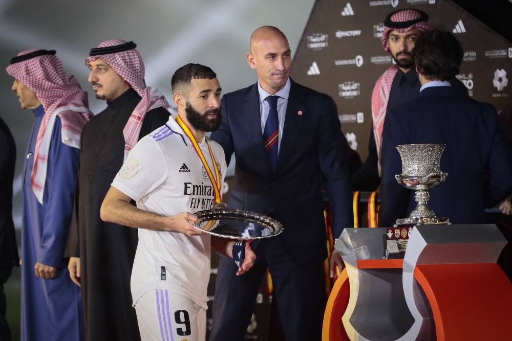 După ce a bătut-o pe Real Madrid în Supercupă, Barcelona îl transferă pe jucătorul dorit insistent de marea rivală_5