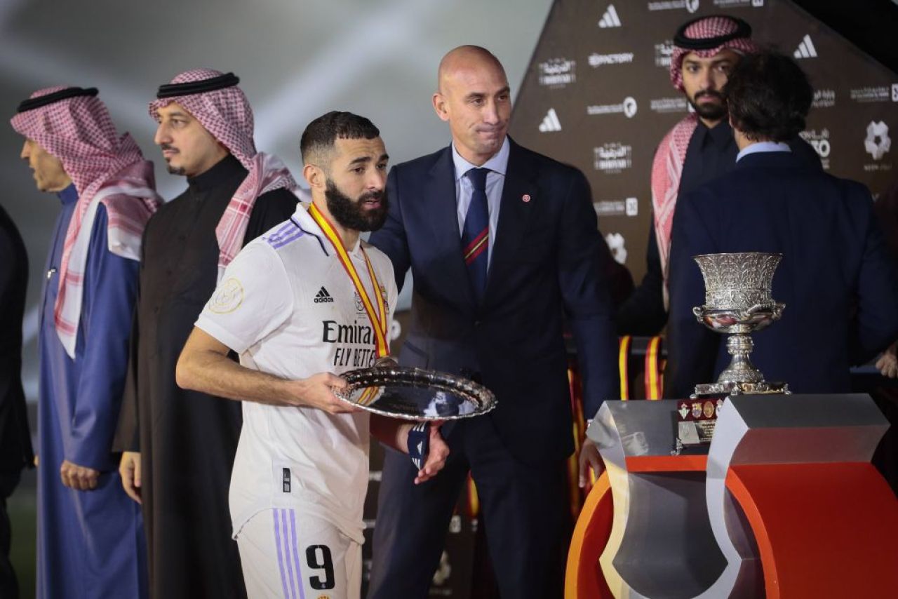 După ce a bătut-o pe Real Madrid în Supercupă, Barcelona îl transferă pe jucătorul dorit insistent de marea rivală_5