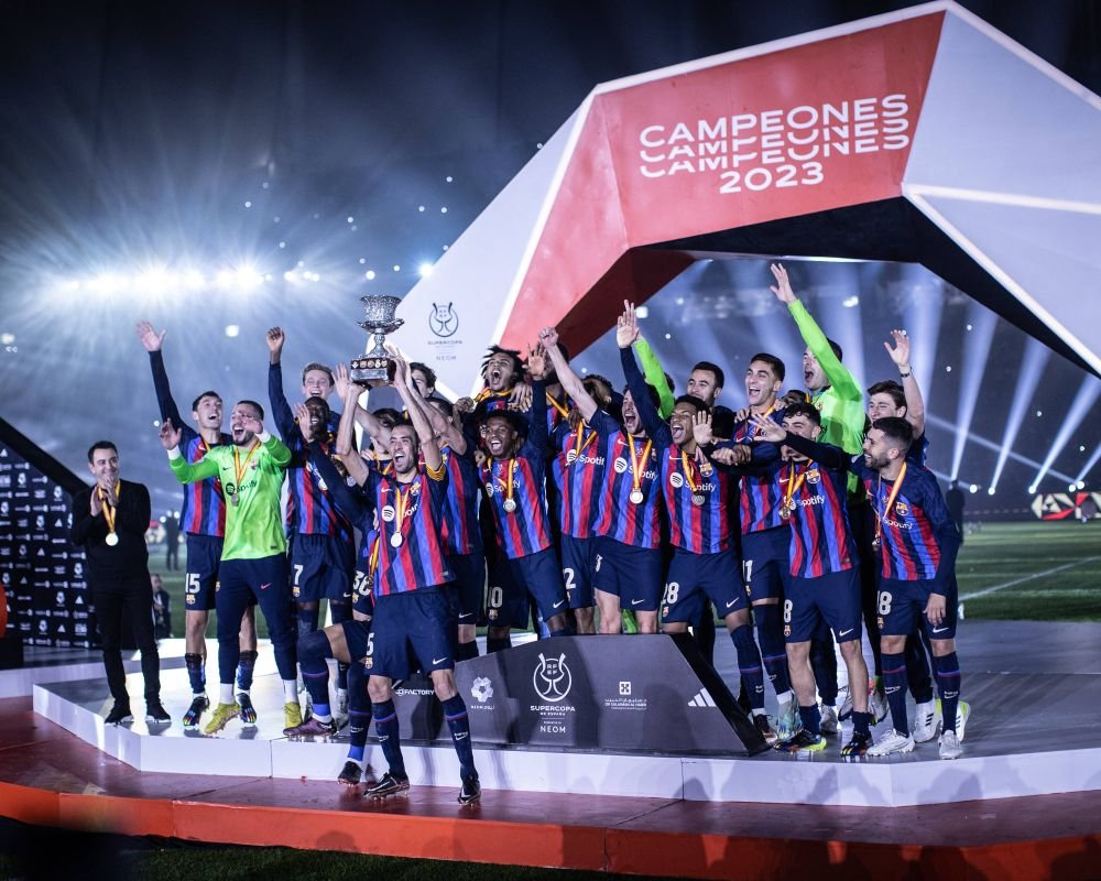 După ce a bătut-o pe Real Madrid în Supercupă, Barcelona îl transferă pe jucătorul dorit insistent de marea rivală_6