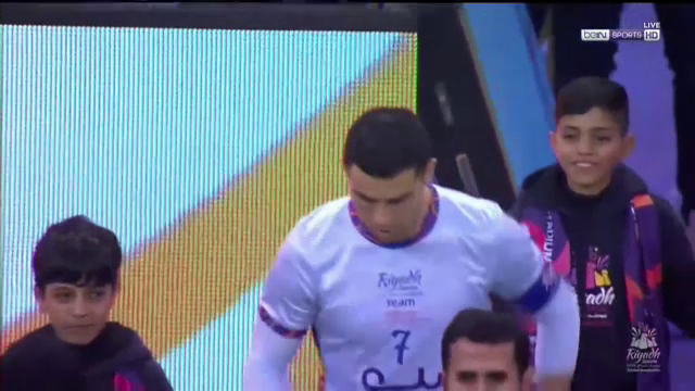 Imagini pentru eternitate: cum au fost surprinși Messi și Ronaldo la probabil ultimul duel direct ca profesioniști_4