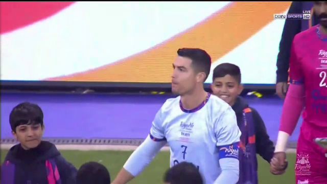 Imagini pentru eternitate: cum au fost surprinși Messi și Ronaldo la probabil ultimul duel direct ca profesioniști_6