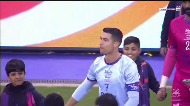 Imagini pentru eternitate: cum au fost surprinși Messi și Ronaldo la probabil ultimul duel direct ca profesioniști_25