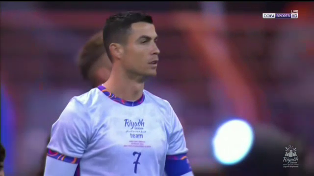 Imagini pentru eternitate: cum au fost surprinși Messi și Ronaldo la probabil ultimul duel direct ca profesioniști_26